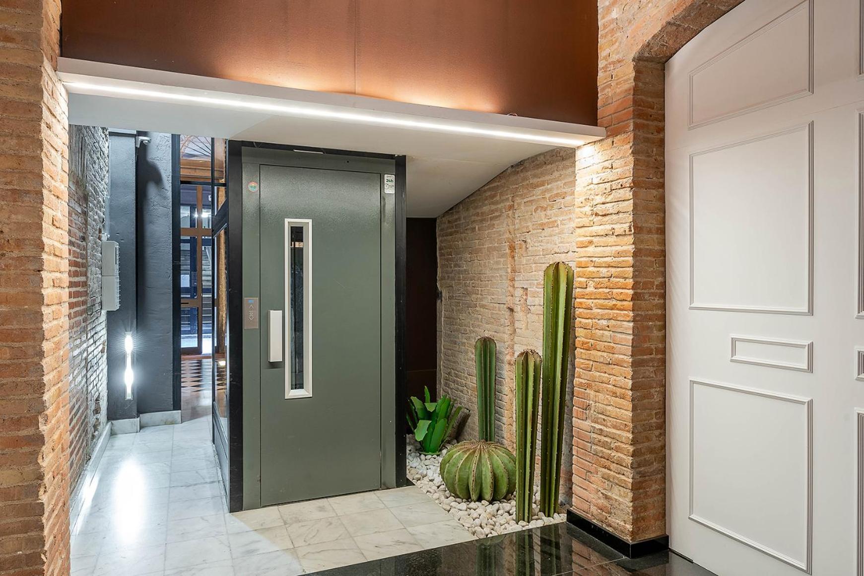 Enjoybcn Colon Apartments Barcelona Luaran gambar