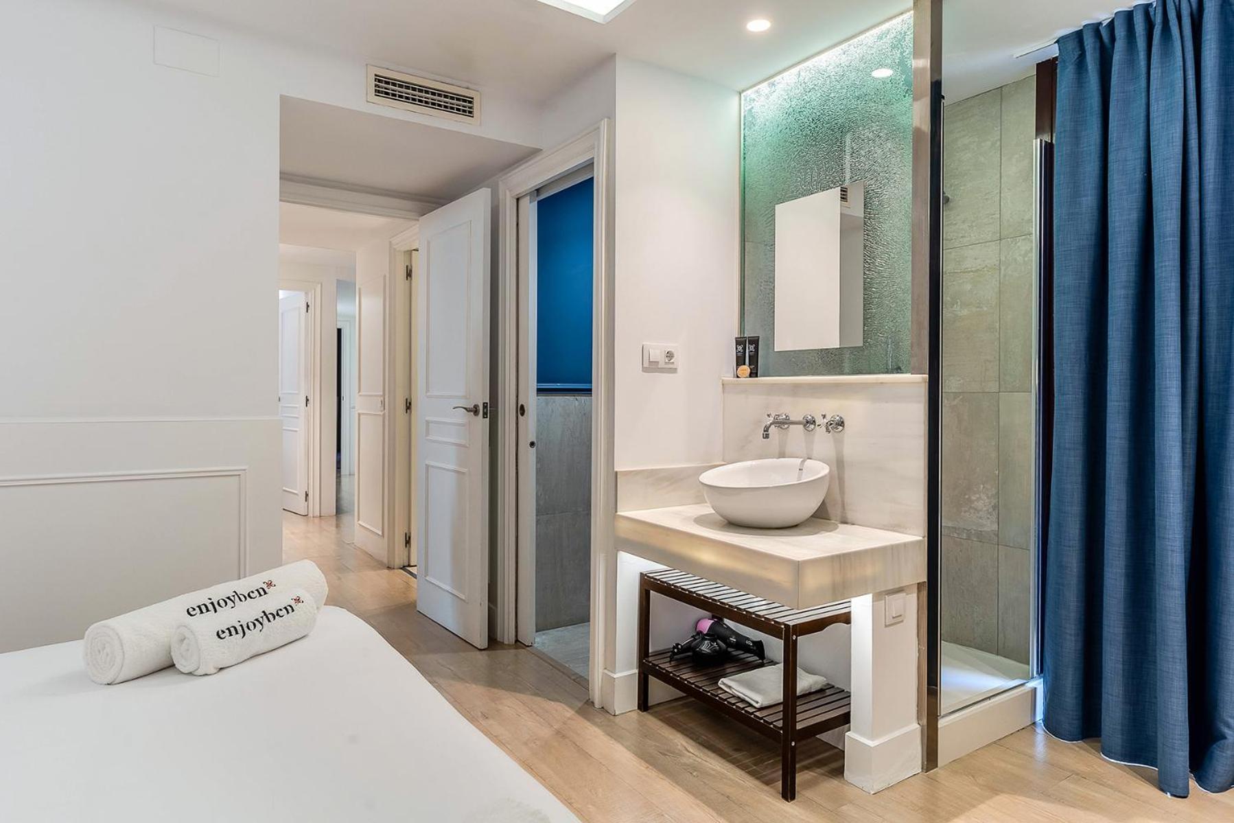 Enjoybcn Colon Apartments Barcelona Luaran gambar