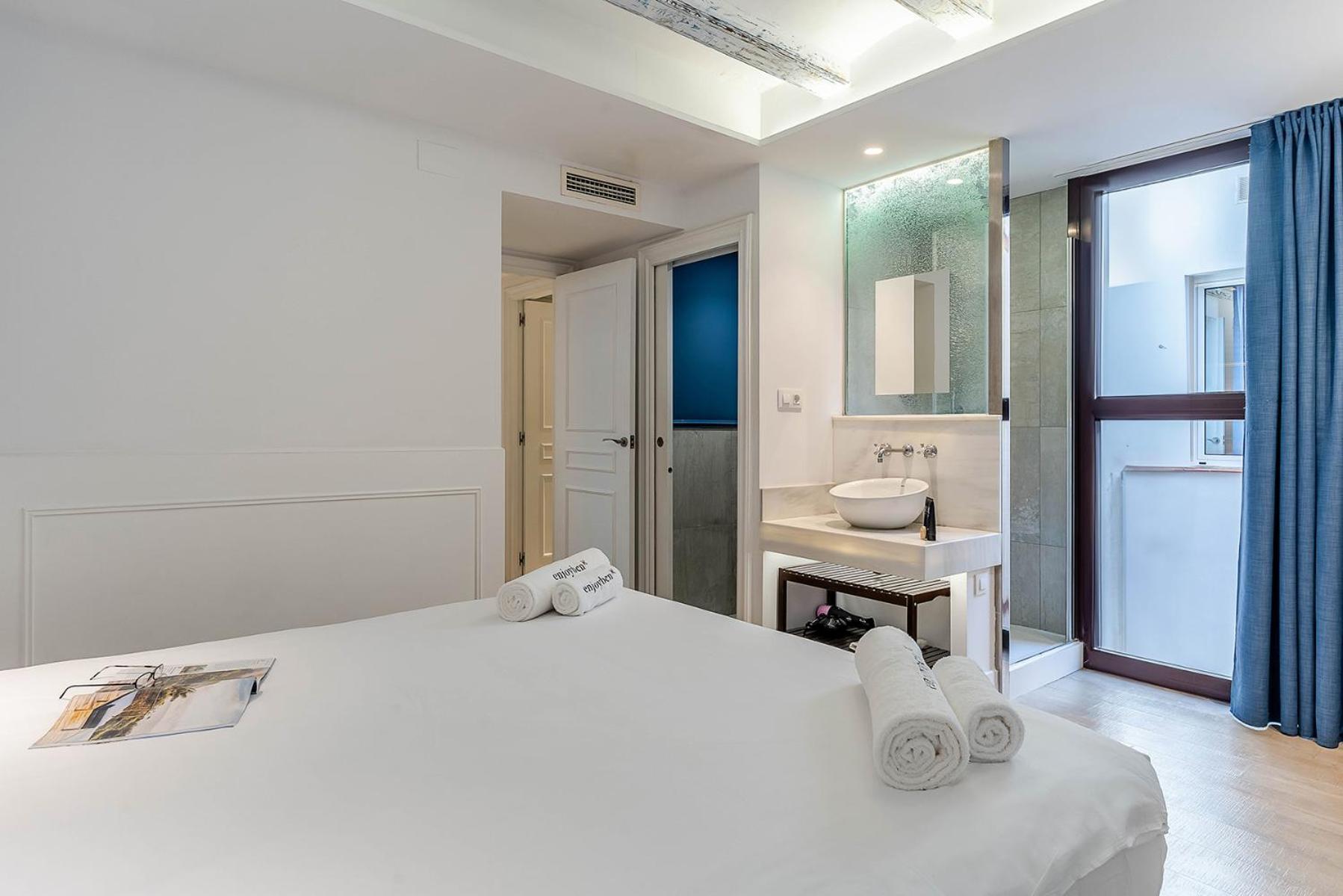Enjoybcn Colon Apartments Barcelona Luaran gambar